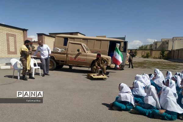 حضور کاروان مقاومت در دبیرستان دخترانه سردار سلیمانی فیروزکوه