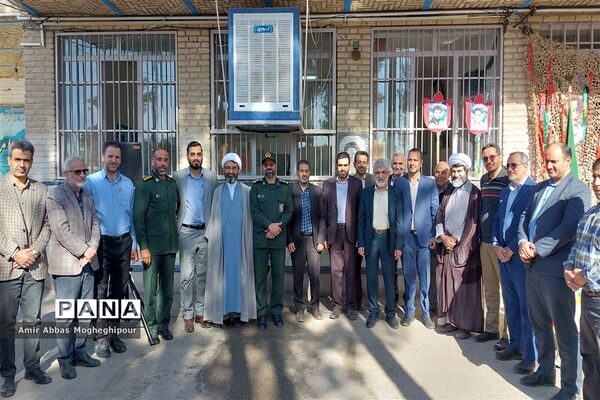 زنگ ایثار و مقاومت با حضور پدر  شهید احمدی روشن در نایین