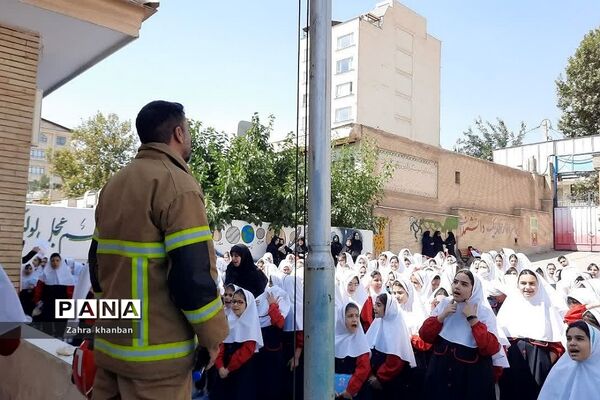برگزاری روز آتش‌نشانی در دبستان دخترانه سما 2 رودهن