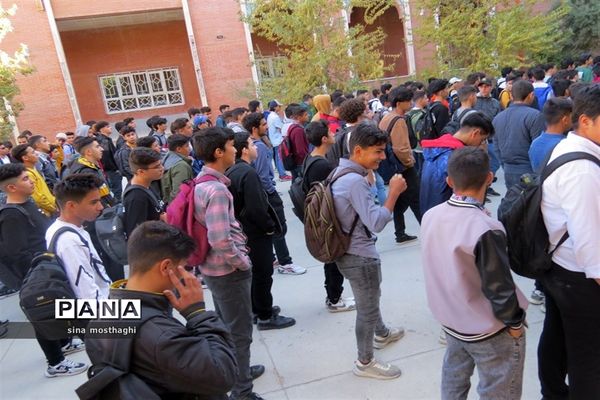 مراسم آغاز امامت حضرت مهدی (عج) و گرامیداشت هفته دفاع مقدس در هنرستان نمونه امام خمینی(ره) شهرستان بجنورد