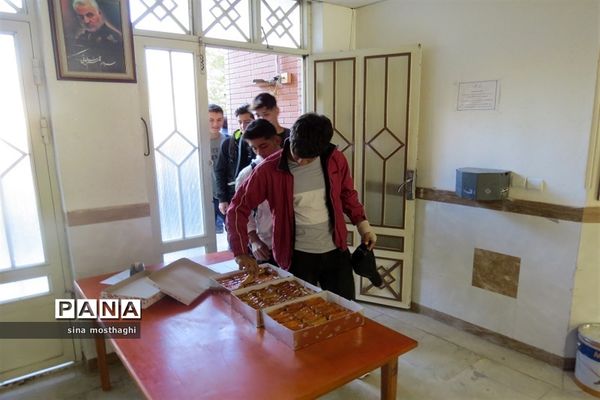 مراسم آغاز امامت حضرت مهدی (عج) و گرامیداشت هفته دفاع مقدس در هنرستان نمونه امام خمینی(ره) شهرستان بجنورد