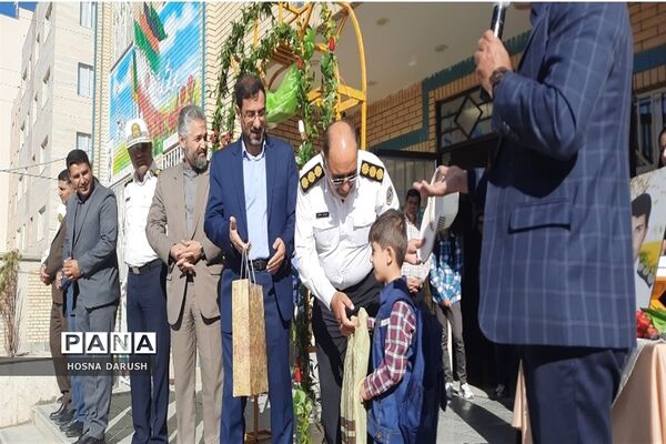 مراسم نواختن زنگ مهر و  تقدیر از فرزندان شهید سرهنگ جام دوست