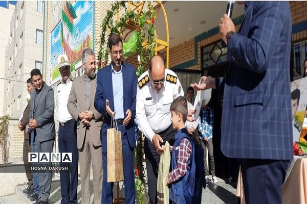 مراسم نواختن زنگ مهر و  تقدیر از فرزندان شهید سرهنگ جام دوست