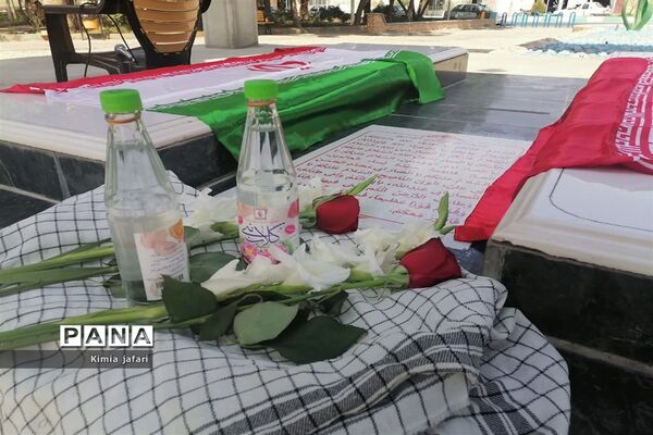تجدید پیمان بانوان بسیجی بافقی با شهدا