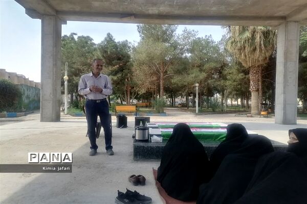 تجدید پیمان بانوان بسیجی بافقی با شهدا
