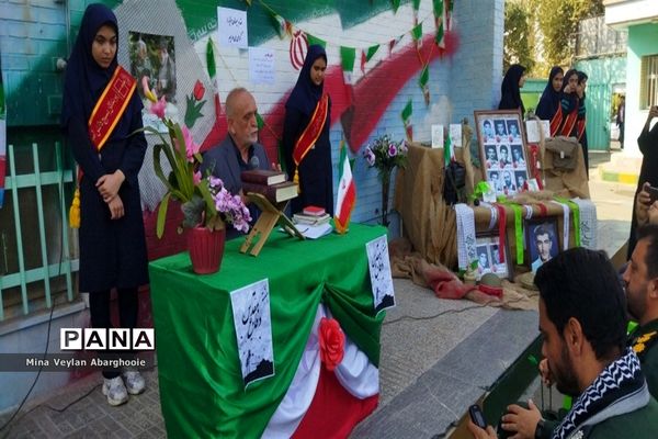 برگزاری مراسم دفاع مقدس در آموزشگاه دخترانه علامه مجلسی شهرستان پیشوا
