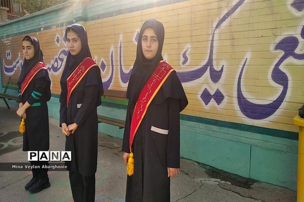 برگزاری مراسم دفاع مقدس در آموزشگاه دخترانه علامه مجلسی شهرستان پیشوا