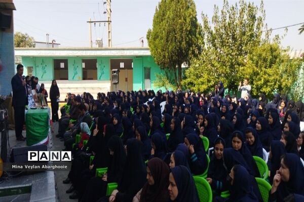 برگزاری مراسم دفاع مقدس در آموزشگاه دخترانه علامه مجلسی شهرستان پیشوا
