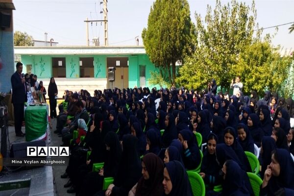 برگزاری مراسم دفاع مقدس در آموزشگاه دخترانه علامه مجلسی شهرستان پیشوا