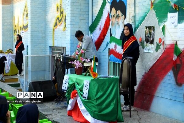 برگزاری مراسم دفاع مقدس در آموزشگاه دخترانه علامه مجلسی شهرستان پیشوا