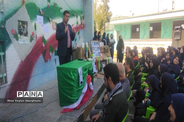 برگزاری مراسم دفاع مقدس در آموزشگاه دخترانه علامه مجلسی شهرستان پیشوا