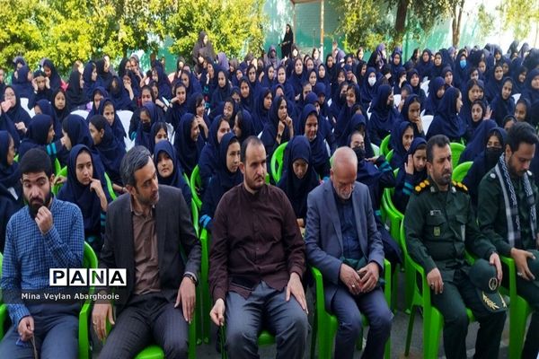 برگزاری مراسم دفاع مقدس در آموزشگاه دخترانه علامه مجلسی شهرستان پیشوا