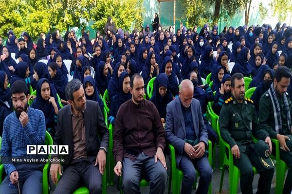 برگزاری مراسم دفاع مقدس در آموزشگاه دخترانه علامه مجلسی شهرستان پیشوا