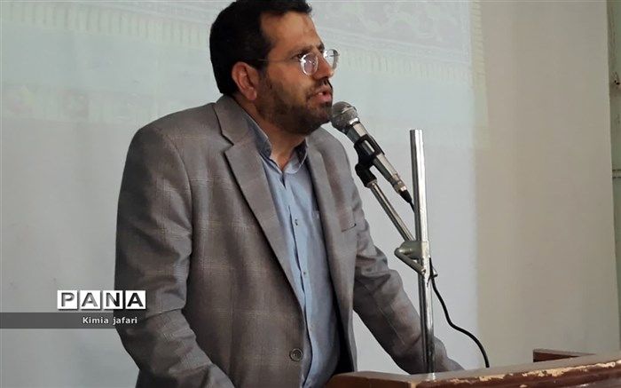 باید نسل جوان را از پیشرفت‌های کشور آگاه کنیم