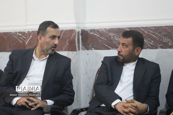 نشست صمیمی مدیرکل آموزش و پرورش استان بوشهر با کادر دبستان نبوت و هفده شهریور