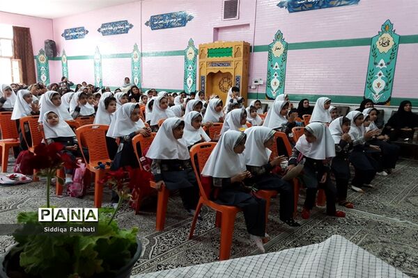 جشن شکوفه‌های دبستان عالیه جبروتی یک یزد همزمان با آغاز هفته دفاع مقدس