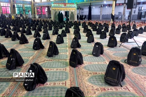 رزمایش توزیع لوازم التحریر به دانش‌آموزان در قائمشهر
