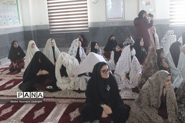 نماز جماعت در دبیرستان متوسطه اول شهید سهام خیام بوشهر