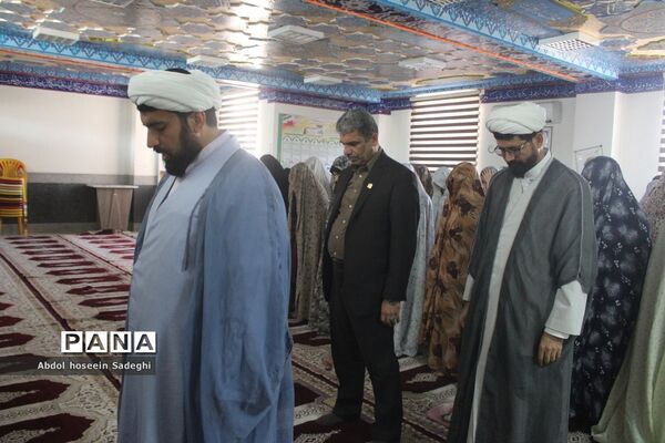 نماز جماعت در دبیرستان متوسطه اول شهید سهام خیام بوشهر