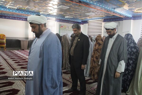 نماز جماعت در دبیرستان متوسطه اول شهید سهام خیام بوشهر