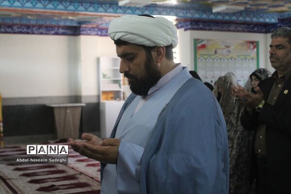 نماز جماعت در دبیرستان متوسطه اول شهید سهام خیام بوشهر