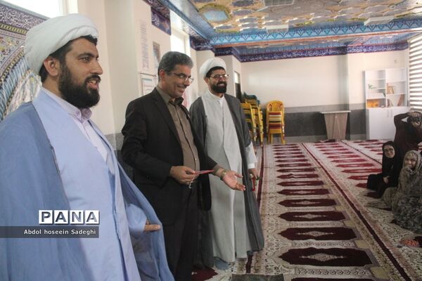 نماز جماعت در دبیرستان متوسطه اول شهید سهام خیام بوشهر