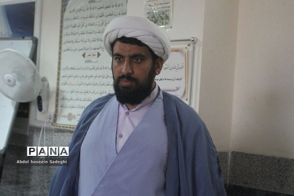 نماز جماعت در دبیرستان متوسطه اول شهید سهام خیام بوشهر