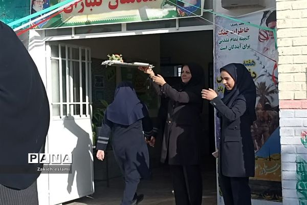 نواختن زنگ مهر و مقاومت در دبیرستان سمیه شهرستان خاتم