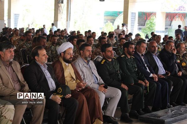 غبار روبی مزار شهدای کرمانشاه به مناسبت هفته دفاع مقدس