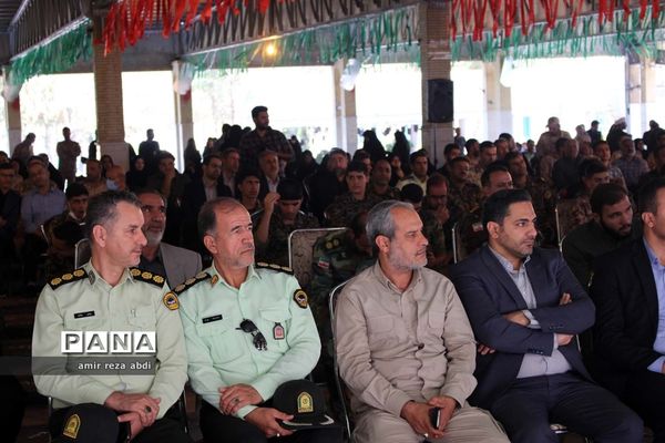 غبار روبی مزار شهدای کرمانشاه به مناسبت هفته دفاع مقدس