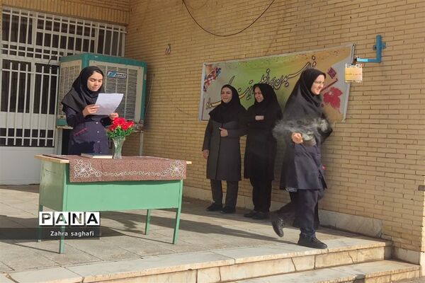 نواختن زنگ مهر و مقاومت در سال تحصیلی جدید در هنرستان ام البنین خاتم