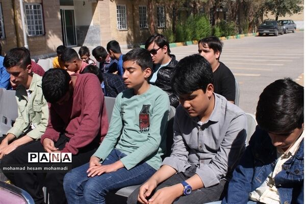 آیین نواختن زنگ ایثار و شهادت در دبیرستان پسرانه نابینایان امید