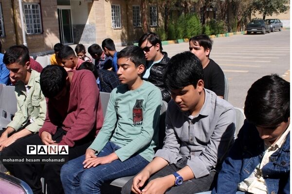 آیین نواختن زنگ ایثار و شهادت در دبیرستان پسرانه نابینایان امید