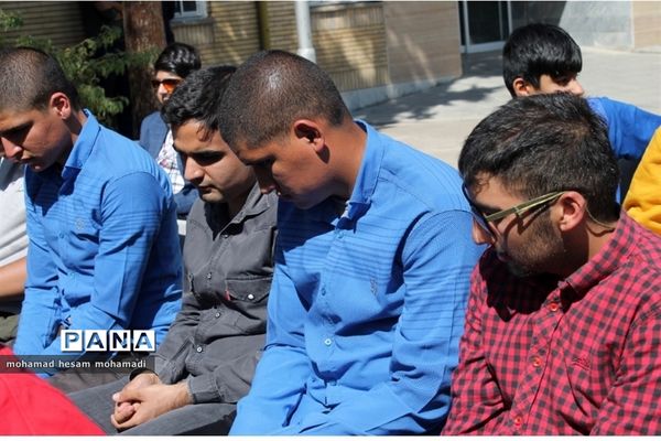 آیین نواختن زنگ ایثار و شهادت در دبیرستان پسرانه نابینایان امید