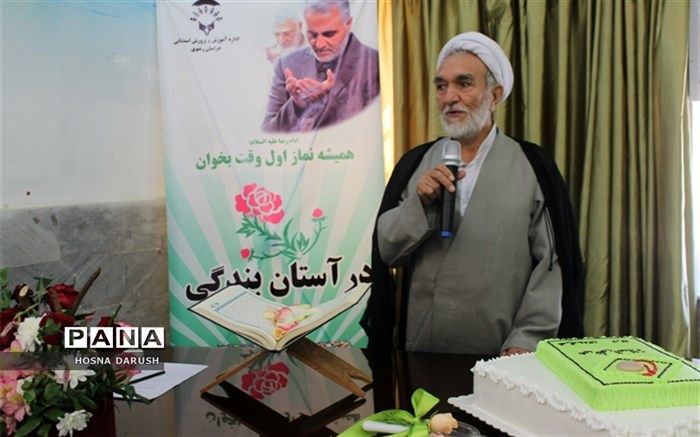 خداوند برای زیبا شدن زندگی به ما تکلیف نماز داده است