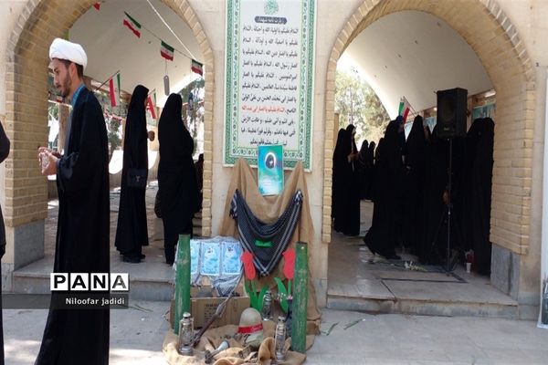 برگزاری مراسم گلباران مزار شهدا و نمایشگاه دفاع مقدس در شهرستان رباط کریم