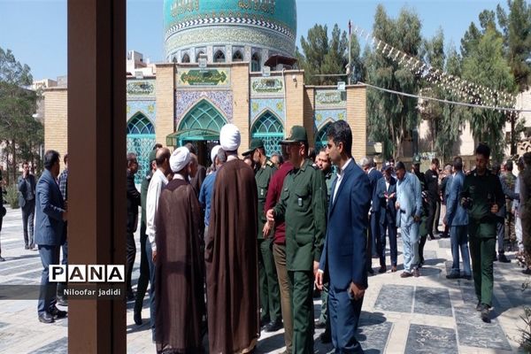 برگزاری مراسم گلباران مزار شهدا و نمایشگاه دفاع مقدس در شهرستان رباط کریم