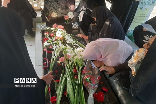 بزرگداشت هفته دفاع مقدس در مزار شهدای پارک خورشید