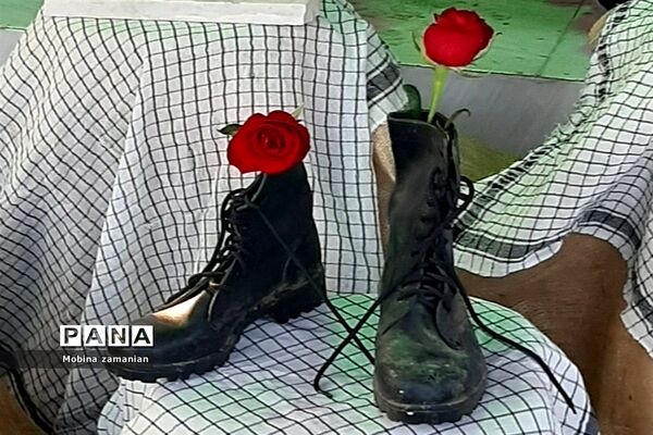 بزرگداشت هفته دفاع مقدس در مزار شهدای پارک خورشید