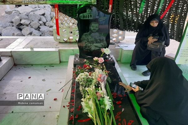 بزرگداشت هفته دفاع مقدس در مزار شهدای پارک خورشید
