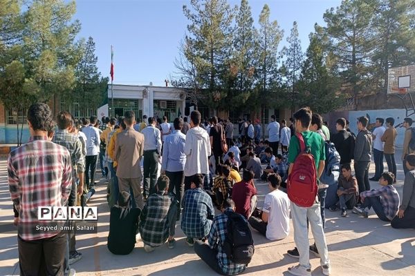 برگزاری هفته دفاع مقدس در دبیرستان تیزهوشان شهید بهشتی کاشمر