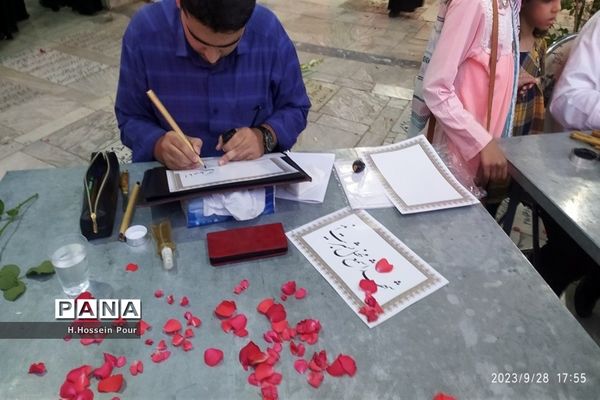 آیین گلباران مزار شهدا به‌مناسبت هفته دفاع مقدس