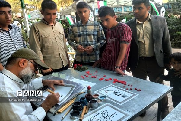 آیین گلباران مزار شهدا به‌مناسبت هفته دفاع مقدس