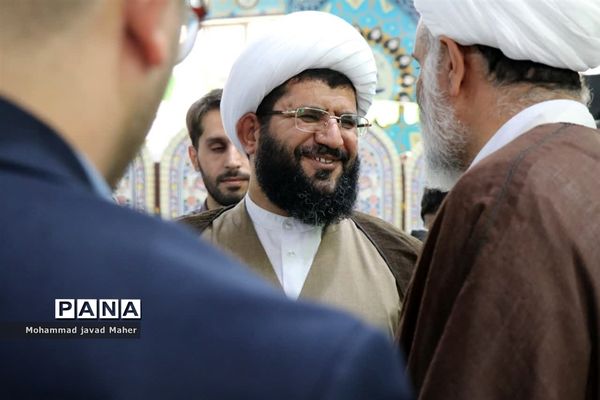 خداحافظی نمازگزاران جمعه با امام جمعه شهرستان قدس