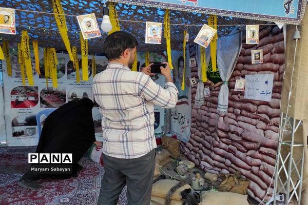 برپایی نمایشگاه هشت سال دفاع مقدس در حرم مطهر احمد بن موسی (ع)