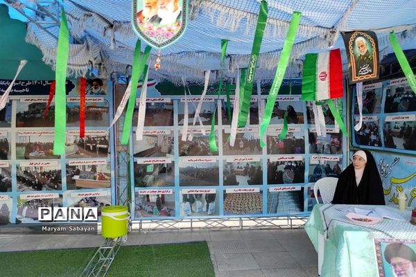 برپایی نمایشگاه هشت سال دفاع مقدس در حرم مطهر احمد بن موسی (ع)