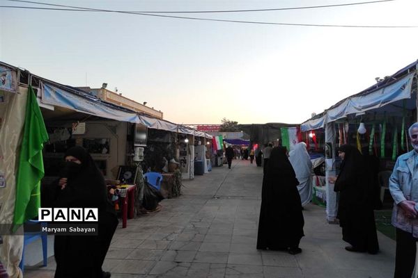 برپایی نمایشگاه هشت سال دفاع مقدس در حرم مطهر احمد بن موسی (ع)