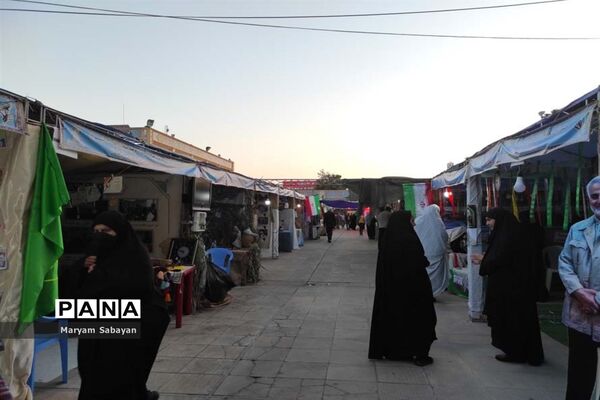 برپایی نمایشگاه هشت سال دفاع مقدس در حرم مطهر احمد بن موسی (ع)