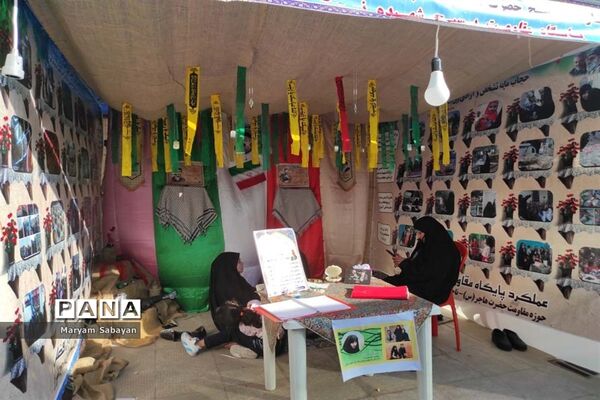 برپایی نمایشگاه هشت سال دفاع مقدس در حرم مطهر احمد بن موسی (ع)