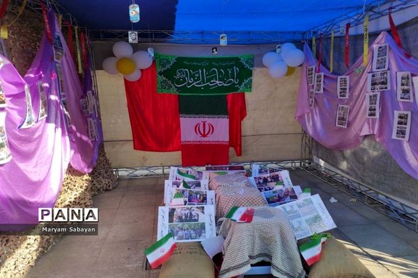 برپایی نمایشگاه هشت سال دفاع مقدس در حرم مطهر احمد بن موسی (ع)